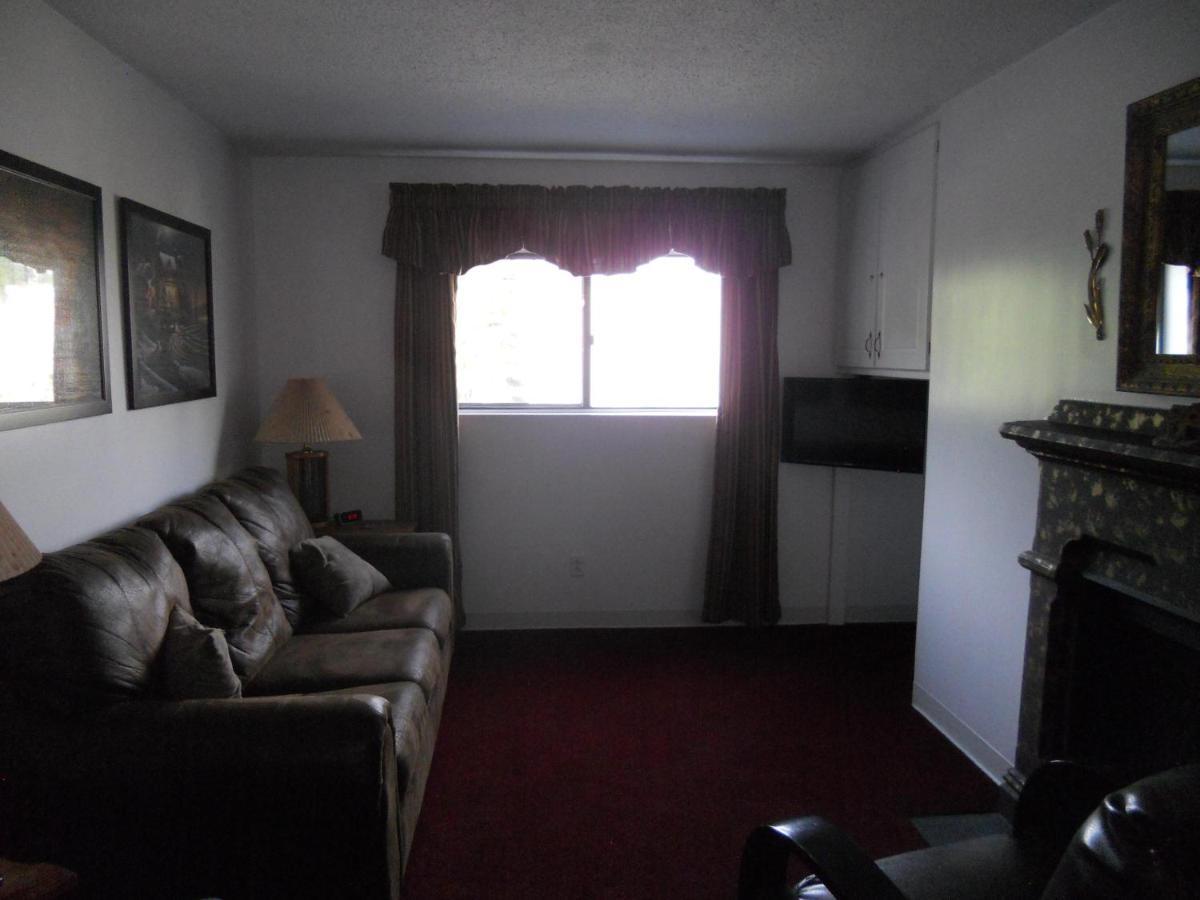 Oak Square 309 Apartment *