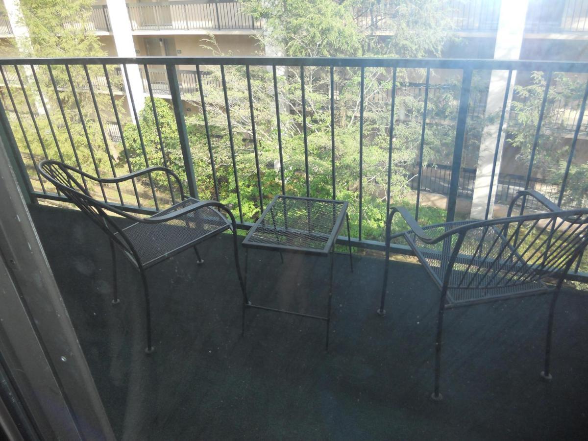 Oak Square 309 Apartment